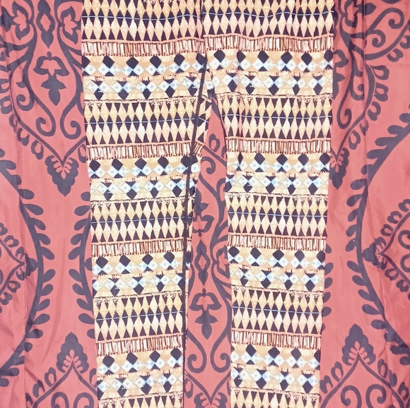 Like new Volcom leggings size small - Picture 2 of 5